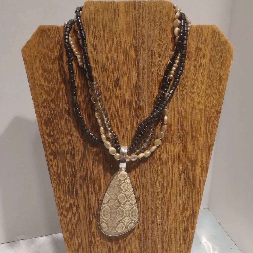 Rich & Famous Premier Designs necklace